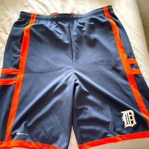 Detroit Tigers mens basketball shorts size Large